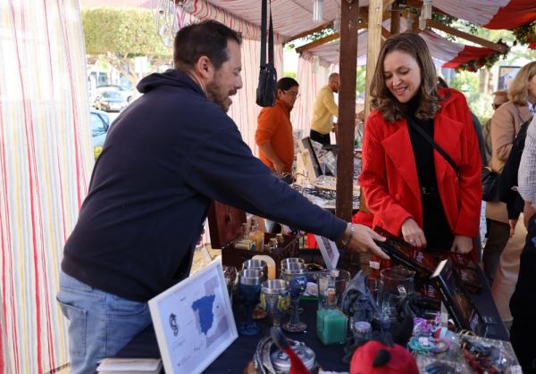  Productos artesanales y variedad de artículos durante el fin de semana en un nuevo Mercadillo Navideño en El Ejido