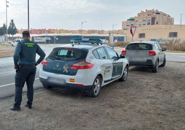 La Guardia Civil de Almería detiene a un hombre que maltrataba a su pareja y la tenía retenida en su vivienda de Cortijos de Marín