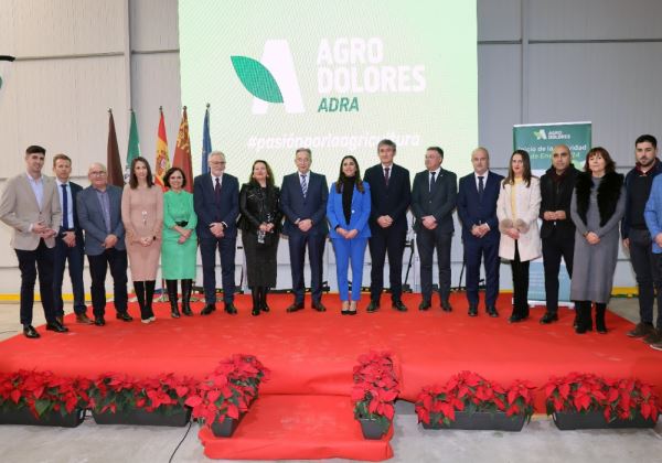 El edil Manuel Martínez, junto a la consejera Carmen Crespo, respalda la apertura de Agrodolores Adra