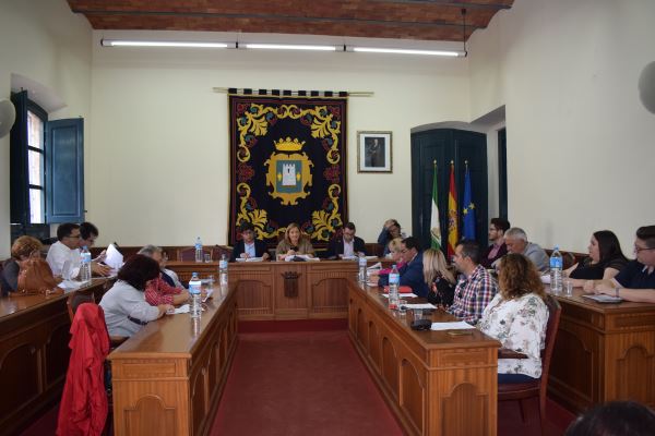 Níjar saca adelante un presupuesto centrado en caminos rurales y liquidación de la deuda heredada