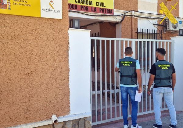La Guardia Civil detiene a dos personas por un delito de explotación sexual en Huércal Overa