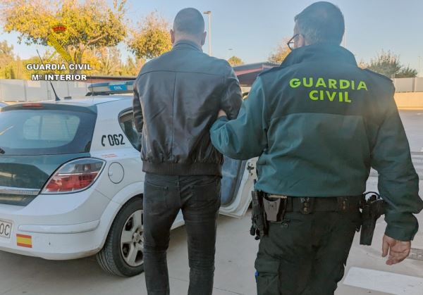 La Guardia Civil esclarece la estafa de 300.000 euros a cuatro empresas del sector agrícola de Murcia y Almería