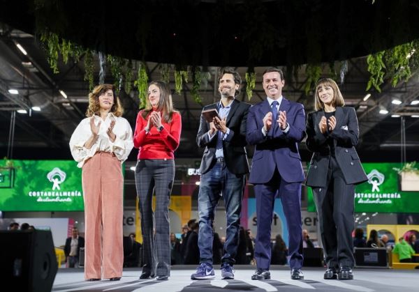 Costa de Almería deslumbra en FITUR con el nuevo mapa turístico ‘Paisajes del Cine’