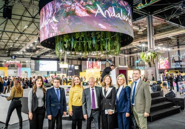 Roquetas de Mar presenta en FITUR una oferta turística enfocada hacia un modelo sostenible, accesible, deportiva y cultural