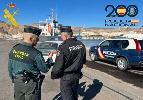 La Guardia Civil y la Policía Nacional desarticulan una organización criminal dedicada a la introducción de inmigrantes de forma irregular por las costas de Almería