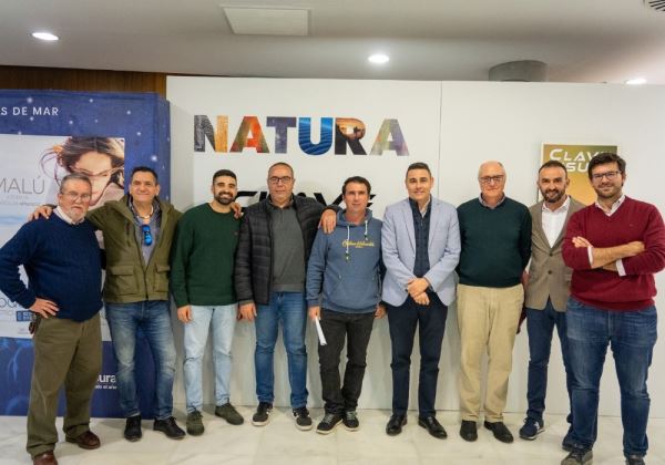 El Teatro Auditorio de Roquetas deslumbra con la exposición fotográfica "NATURA" del grupo Clave Visual