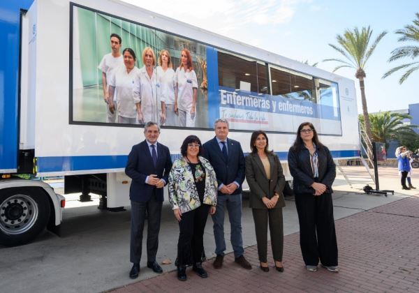 La ‘Ruta enfermera’ llega a Almería para sensibilizar a la población sobre la labor de los enfermeros