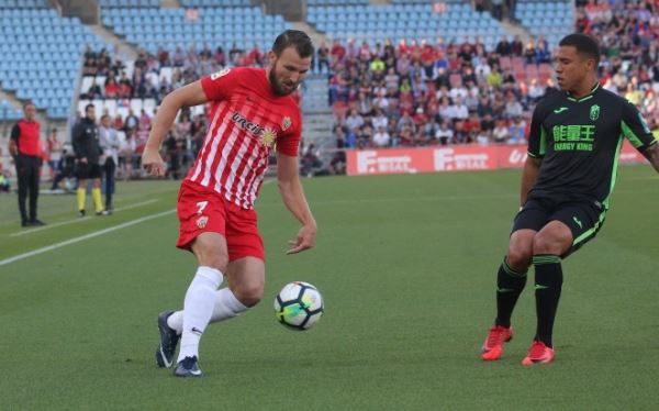 La UD Almería hace los deberes y vence en el estadio de los Juegos Mediterráneos al Granada