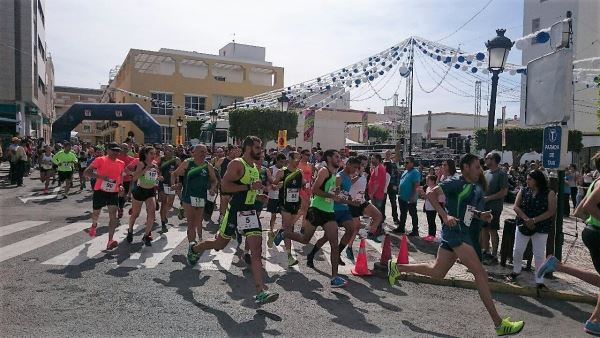 Mohamed Benkhaleq y Carmen García Godino ganan la IV Carrera Popular de El Parador