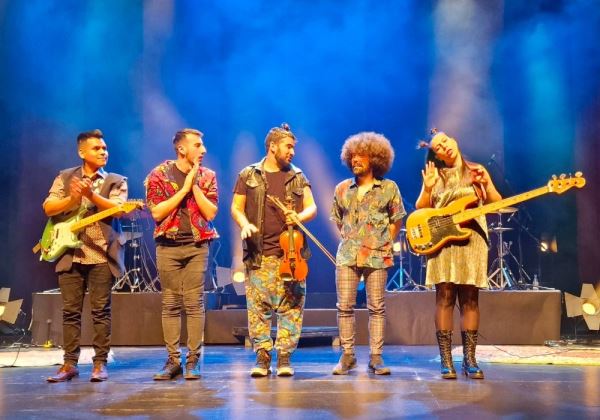 Strad el violinista Rebelde interpreta grandes bandas sonoras de películas en el Teatro Auditorio de Roquetas