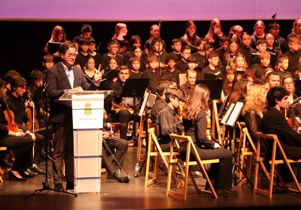 La Orquesta Sinfónica Ciudad de El Ejido se presenta ante un Teatro Auditorio abarrotado