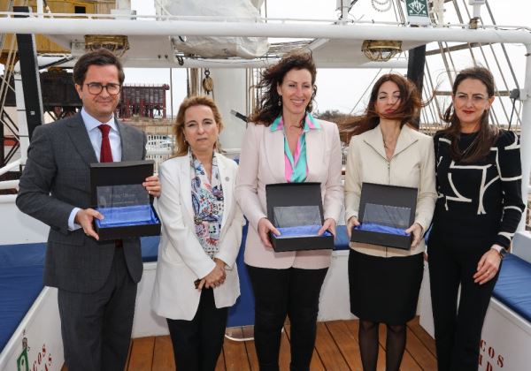 El buque Escuela Cervantes Saavedra amarra en Almería para celebrar el 25 aniversario del colegio SEK International School Alborán