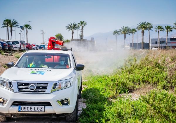 El Ayuntamiento de Roquetas de Mar refuerza el control de plagas de mosquitos ante la llegada del buen tiempo