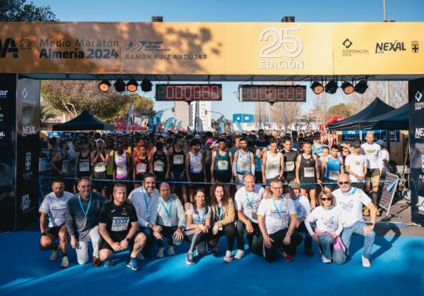 El Ghazouany y Carolina Jeepchumba, vencedores absolutos de la XXV Medio  Maratón Ciudad de Almería
