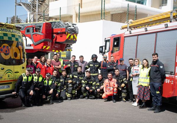 Bomberos del Poniente realizan un simulacro de incendio en un alojamiento turístico en Roquetas de Mar