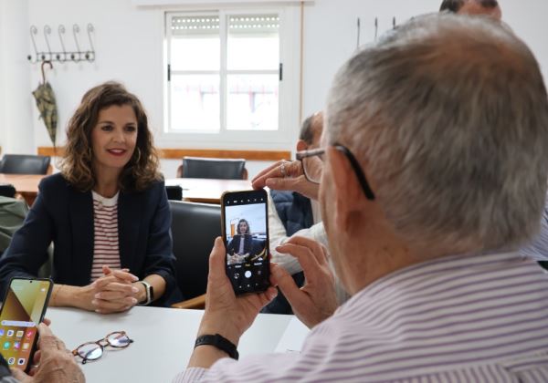 El Ejido pone en marcha un taller de digitalización para mayores para luchar contra el aislamiento tecnológico