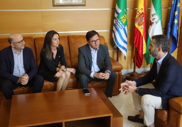 Fernández-Pacheco mantiene en El Ejido una reunión técnica con el sector hortofrutícola de invernadero de Almería y Granada