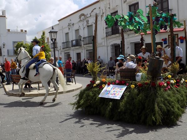 El municipio de Abla rinde festejo San Isidro con un gran ambiente rociero