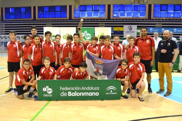Las alevines del Club Balonmano Roquetas se proclaman subcampeonas de Andalucía