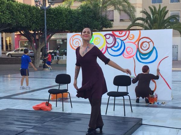 El teatro, la danza y las artes plásticas inunda la Plaza Antonio Mira en el marco del 41 Festival de Teatro de El Ejido