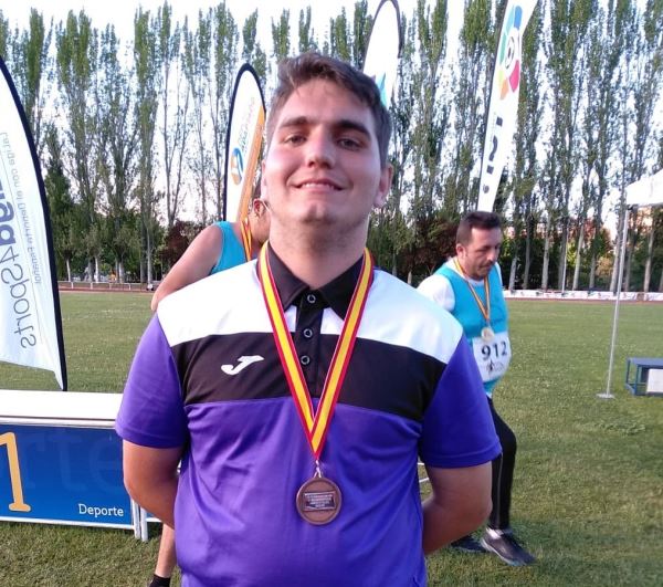 El abderitano Daniel Aguilar consigue el bronce en lanzamiento de peso en el Campeonato de Atletismo de Deporte Adaptado