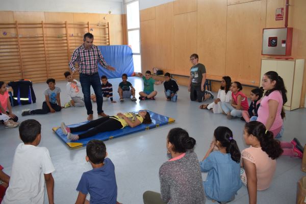 Estudiantes nijareños realizan un curso de primeros auxilios con Protección Civil de Níjar