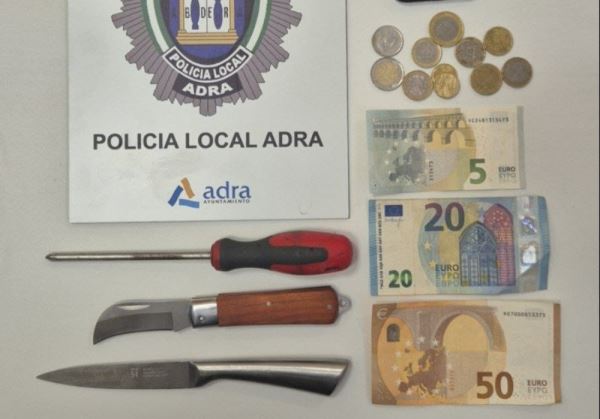 La Policía Local de Adra detiene a un hombre por una pelea con arma blanca en calle Tarrasa