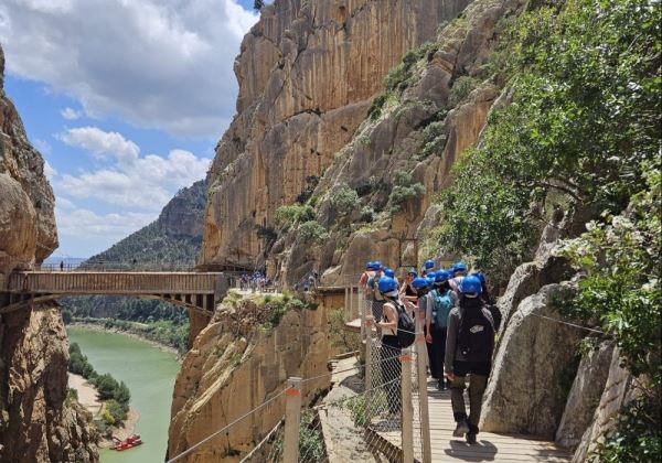 Continúa el programa ‘Adra en la Senda’ con el Caminito del Rey del que han disfrutado medio centenar de personas