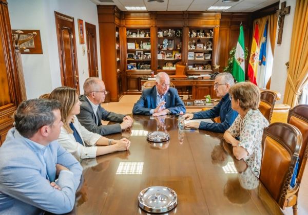 Firma de convenios de colaboración con distintas entidades sociales, religiosas y culturales de Roquetas