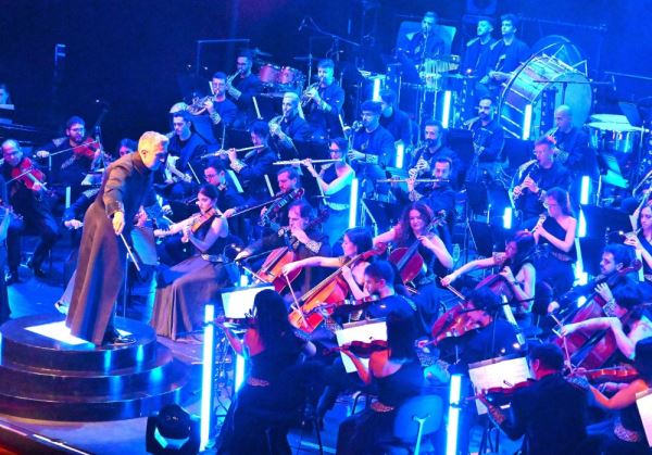 La Film Symphony Orchestra ofrece una selección de bandas sonoras emocionando al público en Roquetas