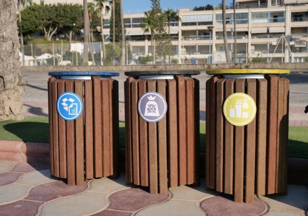 Roquetas de Mar refuerza la limpieza de sus playas y activa su red de atención turística de cara al verano