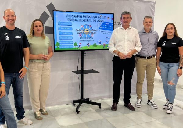 Presentado el XVI Campus Deportivo de la Piscina Municipal de Adra que arranca el 24 de junio