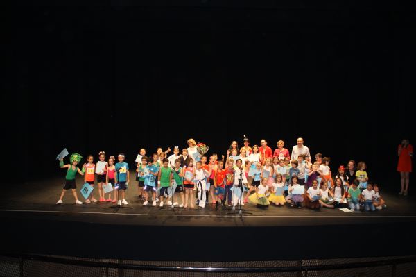 Más de un centenar de niños ponen en escena sus obras en el Certamen de Teatro Escolar en Huércal-Overa