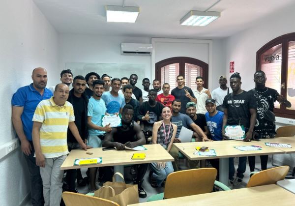 La Mojonera entrega los diplomas de los cursos de español para extranjeros, clave para la integración y la convivencia