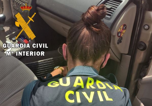 Detenido en el puerto de Almería cuando intentaba embarcar con destino a Argelia un vehículo sustraído en Francia