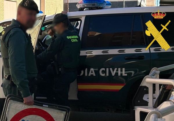 La Guardia Civil intensifica sus dispositivos preventivos en zonas turísticas, festivales y fiestas patronales.