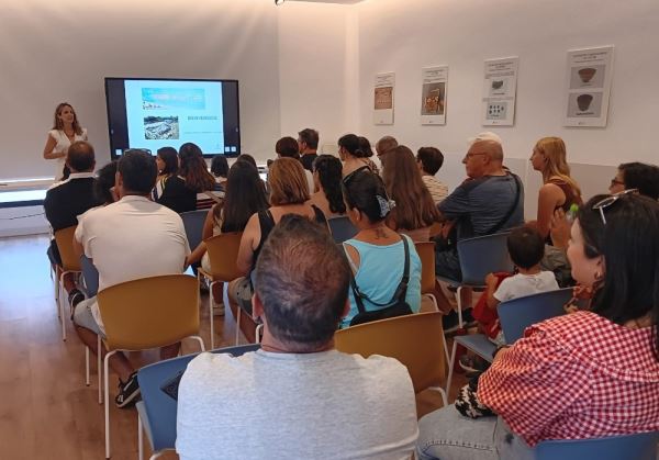 Cerca de 300 personas participan en las visitas guiadas gratuitas por el patrimonio histórico de El Ejido dentro del programa de Verano Cultural 2025