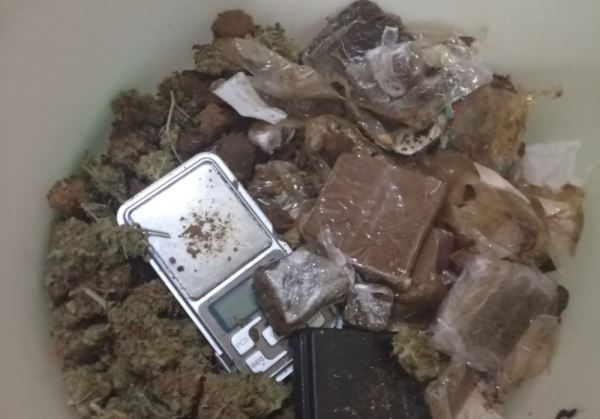 La Guardia Civil detiene en Vera a tres personas en un altercado con arma blanca y descubren más de 4kg de estupefacientes