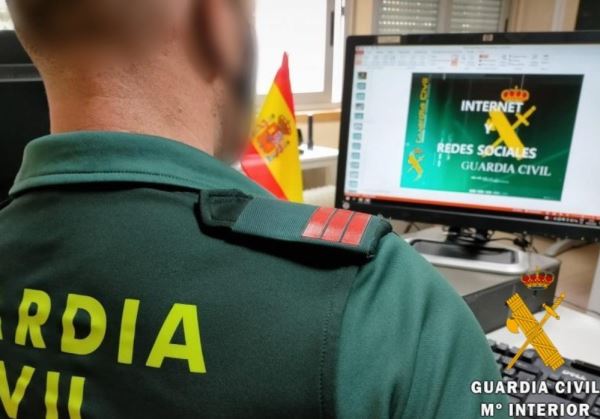 Guardia Civil de Almería alerta sobre la estafa de los falsos Me Gusta en redes sociales