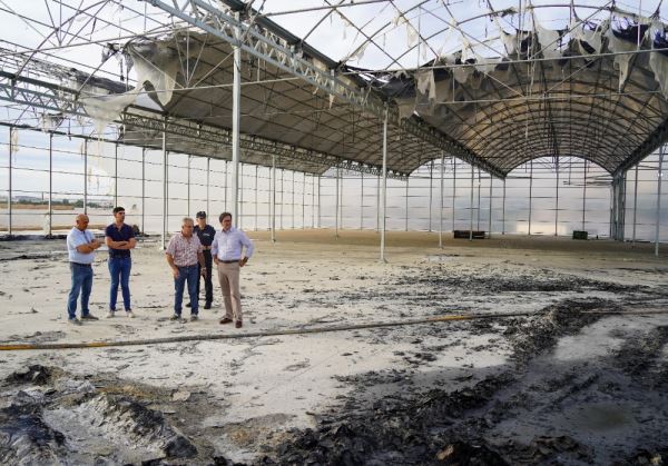 Extinguido el incendio en la nave de la empresa de envases ‘Vicente Pérez’ en Las Norias