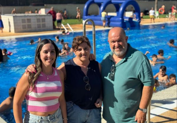 La Piscina Municipal de Dalías se despide con una multitudinaria fiesta del agua y de la espuma
