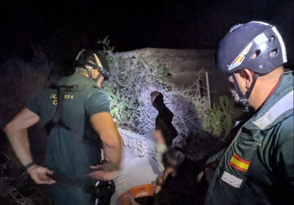 Rescatada una persona herida tras sufrir una caída en una zona de difícil acceso en la Cala de San Pedro (Almería) Inbox