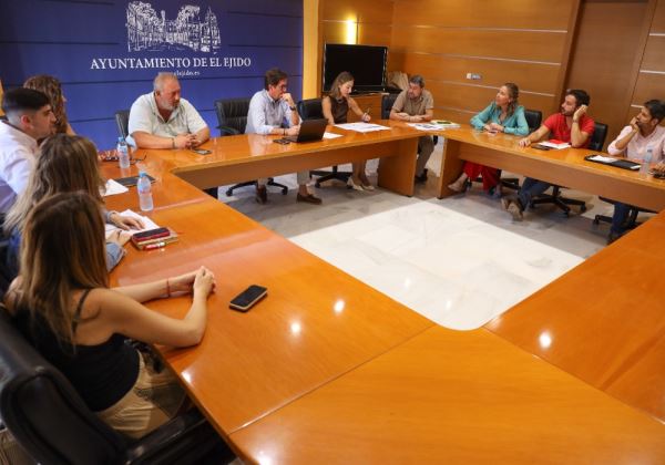 El Ayuntamiento aprueba una línea de subvención para los agricultores que sufrieron daños en las estructuras de sus invernaderos durante la DANA de octubre de 2024