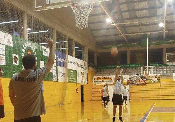 La Liga Municipal de Adultos de Baloncesto del IMD abre el plazo de inscripciones para la temporada 2025/26