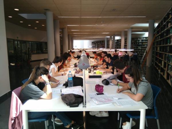 La Sala de Estudio de la Biblioteca Central de El Ejido amplía su horario para esta época de exámenes