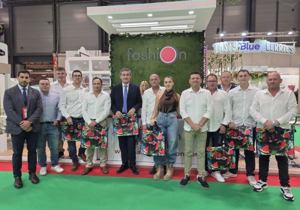 El alcalde de Adra respalda a las empresas locales en la feria Fruit Attraction