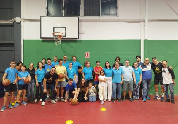 Huércal de Almería acoge un encuentro de baloncesto y tenis de mesa inclusivo para sensibilizar sobre el autismo El Ayuntamiento de Huércal de Almería ha acompañado a la Asociación ALTEA y Fundación la Caixa en el Encuentro de Baloncesto y Tenis de M