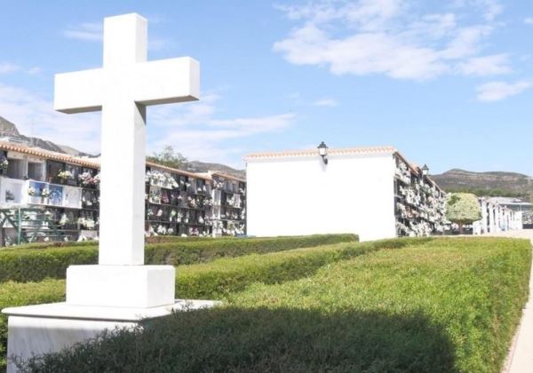 El Ayuntamiento de Adra pondrá en marcha un dispositivo especial de tráfico y limpieza para Todos los Santos