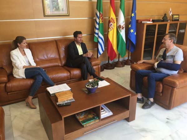 El alcalde de El Ejido se reúne con el presidente de ARPA para estudiar homenajear a Pedro Altadill