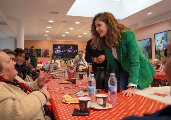 El Ayuntamiento de El Ejido aumenta las acciones de acompañamiento en Navidad para los usuarios del programa de ‘Soledad No Deseada’